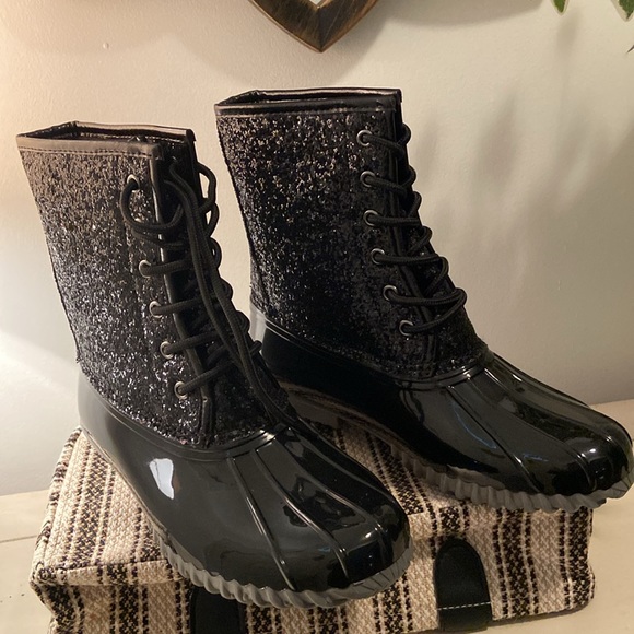 Comfort Est. 1946 Patent Boot, Black, Size 9, NIB - Picture 3 of 7